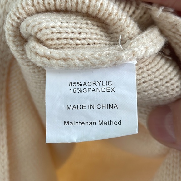 Merokeety cream colored sweater, sizdd red M, with slits at the waist - Picture 4 of 5